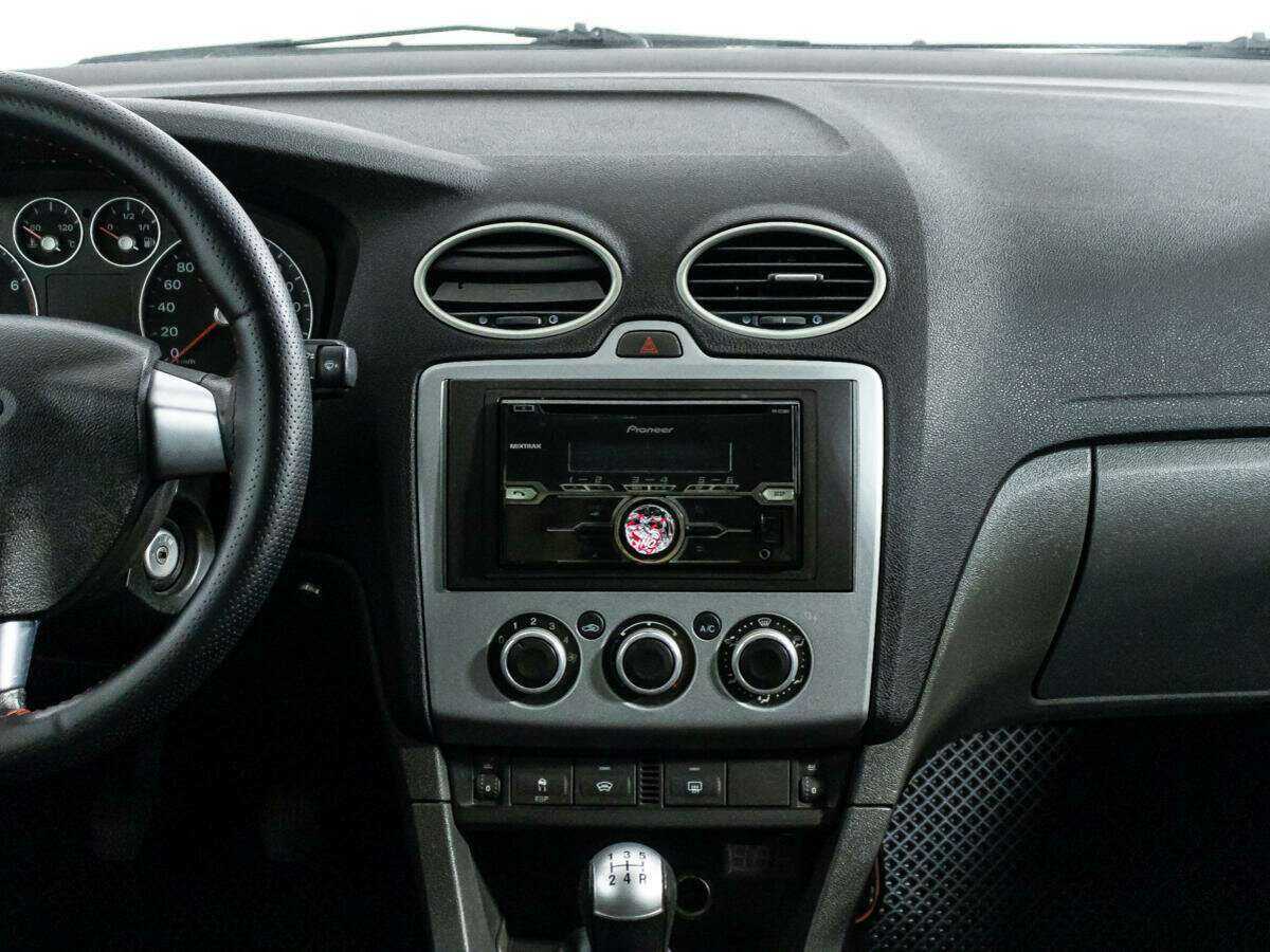 Ford Focus с пробегом — 2006 год. Фото: #13