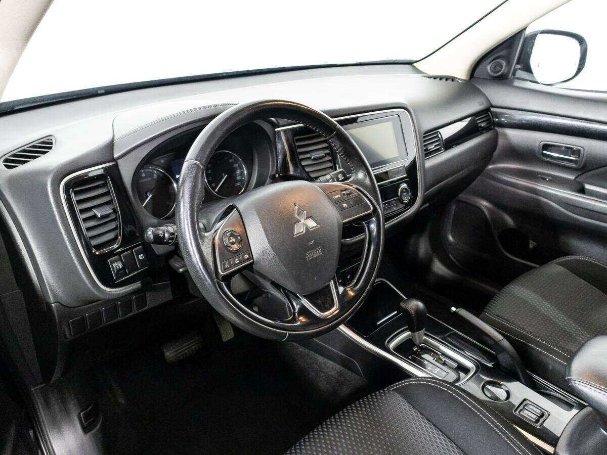 Mitsubishi Outlander с пробегом — 2020 год. Фото: #10