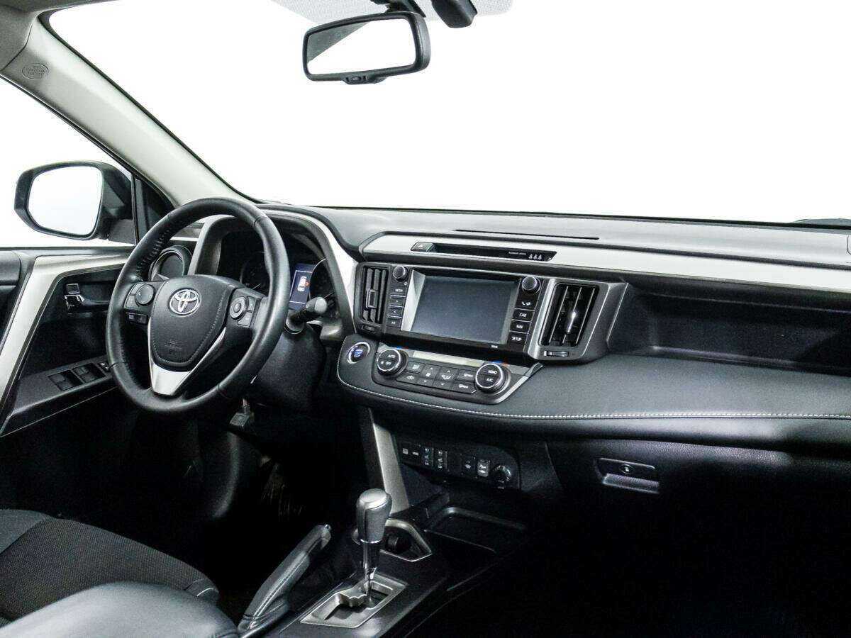 Toyota RAV4 с пробегом — 2018 год. Фото: #8