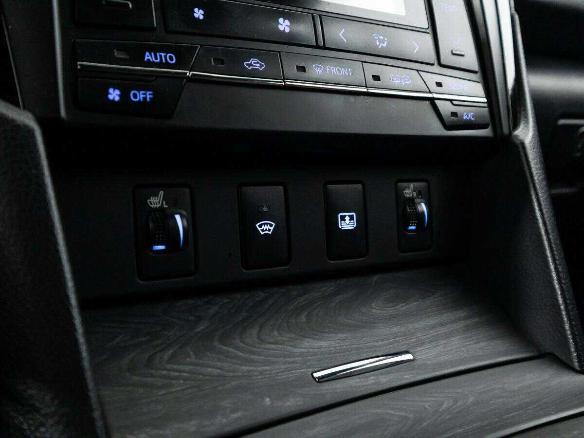 Toyota Camry с пробегом — 2017 год. Фото: #20