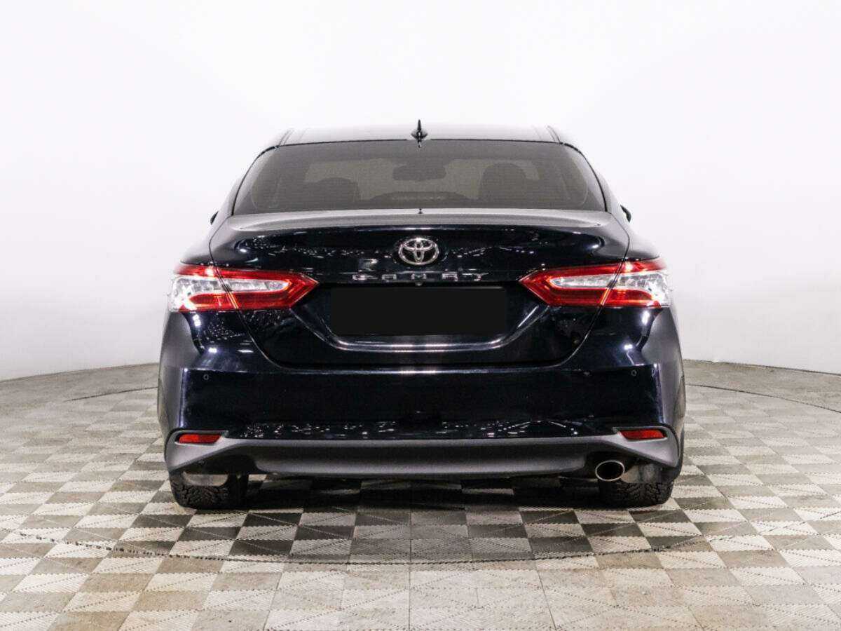Toyota Camry с пробегом — 2018 год. Фото: #5