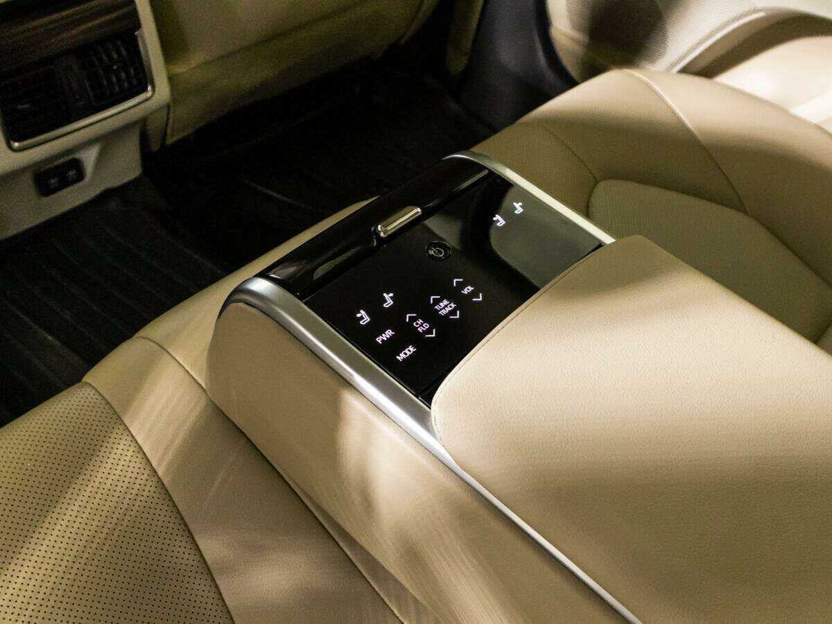 Toyota Camry с пробегом — 2018 год. Фото: #15