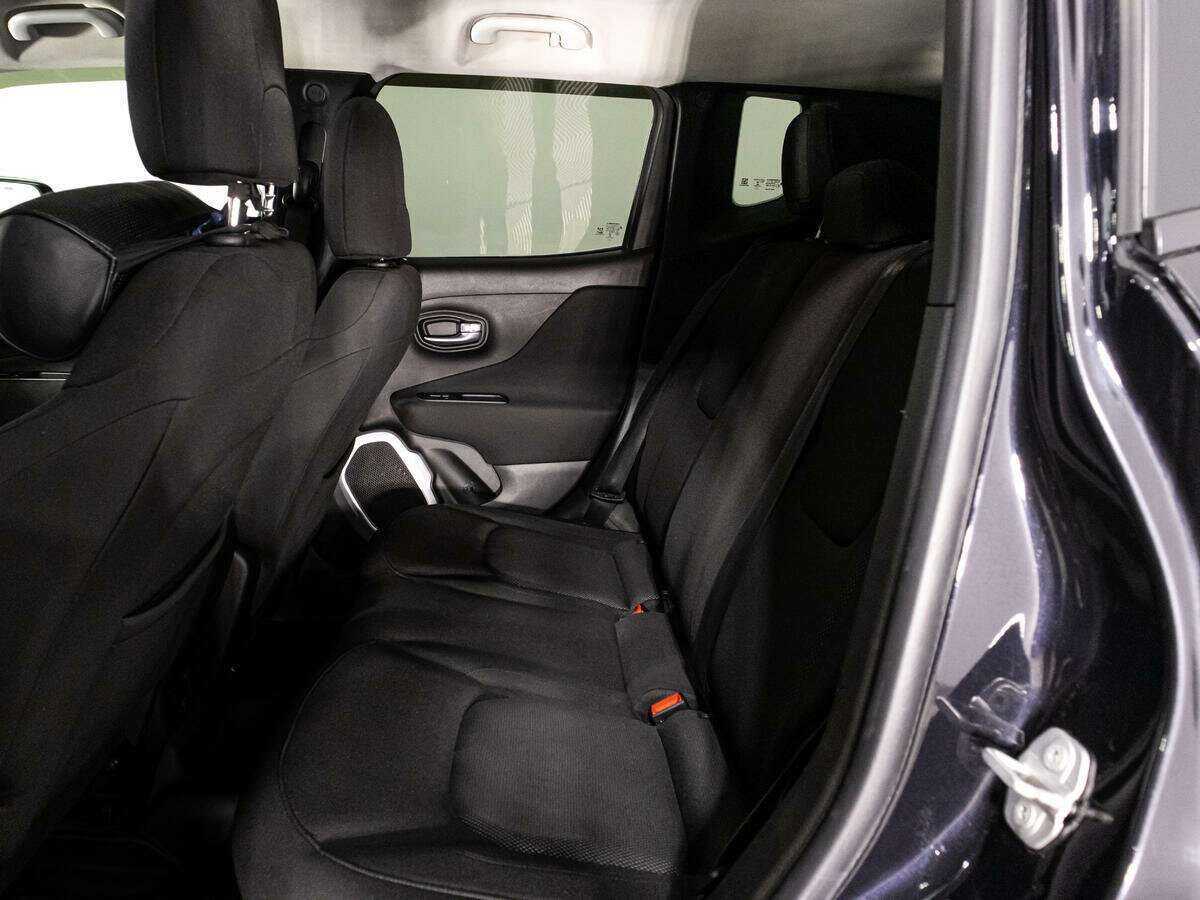 Jeep Renegade с пробегом — 2017 год. Фото: #9