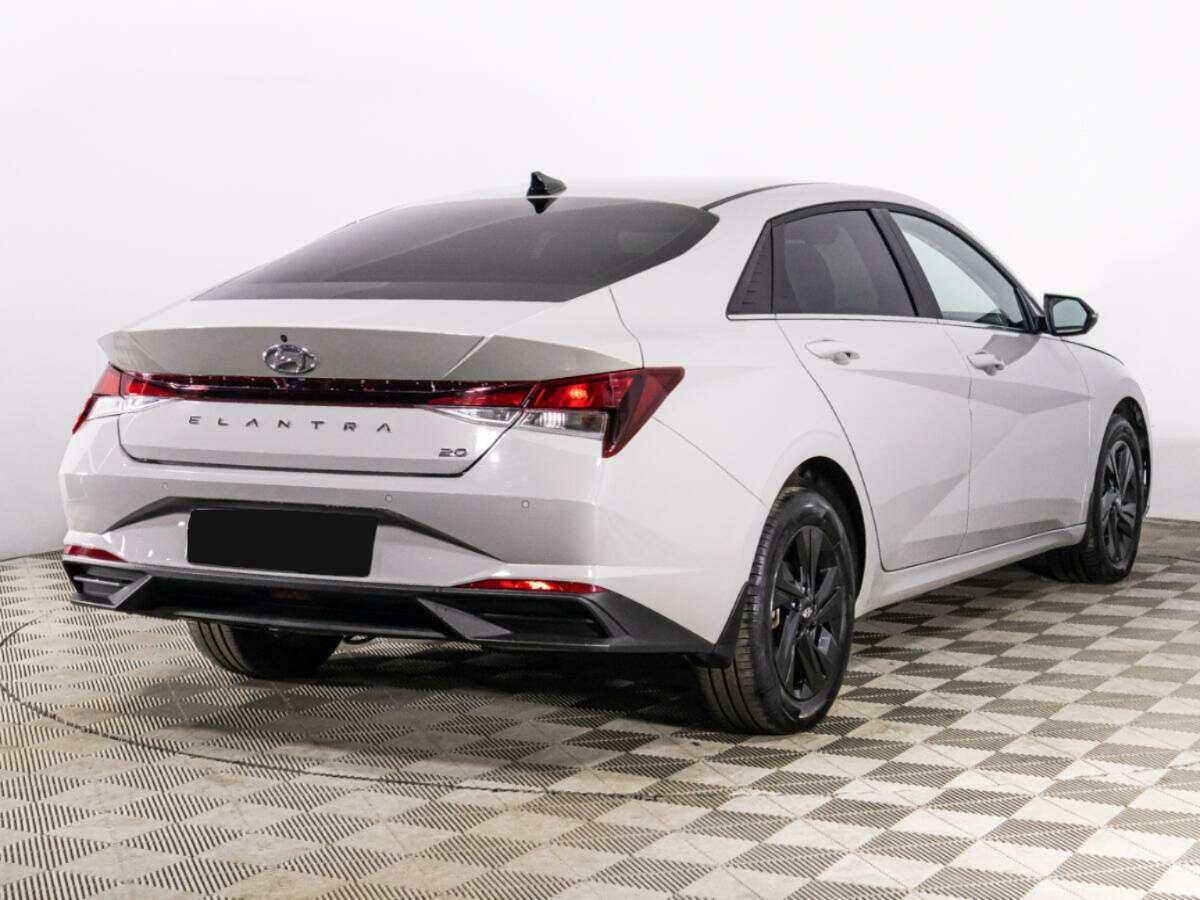 Hyundai Elantra с пробегом — 2021 год. Фото: #4