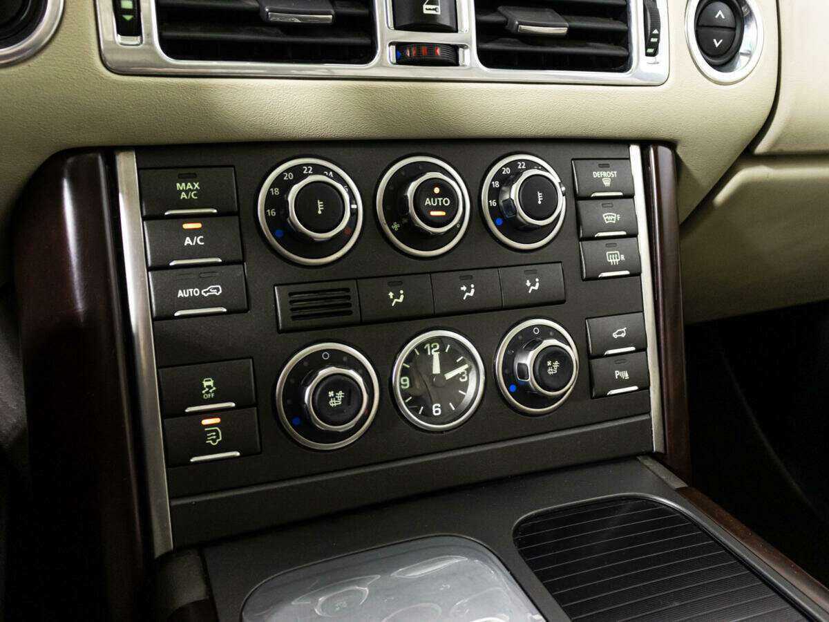 Land Rover Range Rover с пробегом — 2011 год. Фото: #17