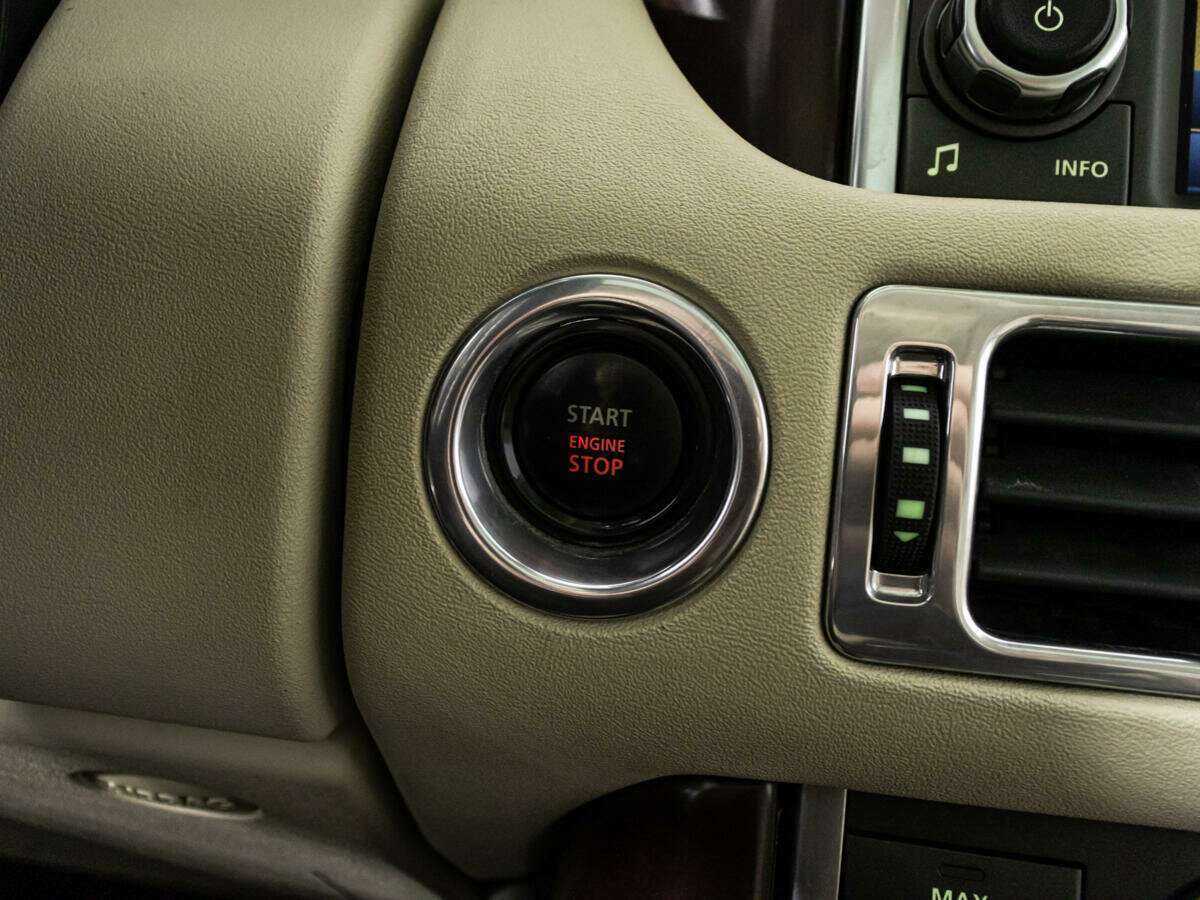 Land Rover Range Rover с пробегом — 2011 год. Фото: #19