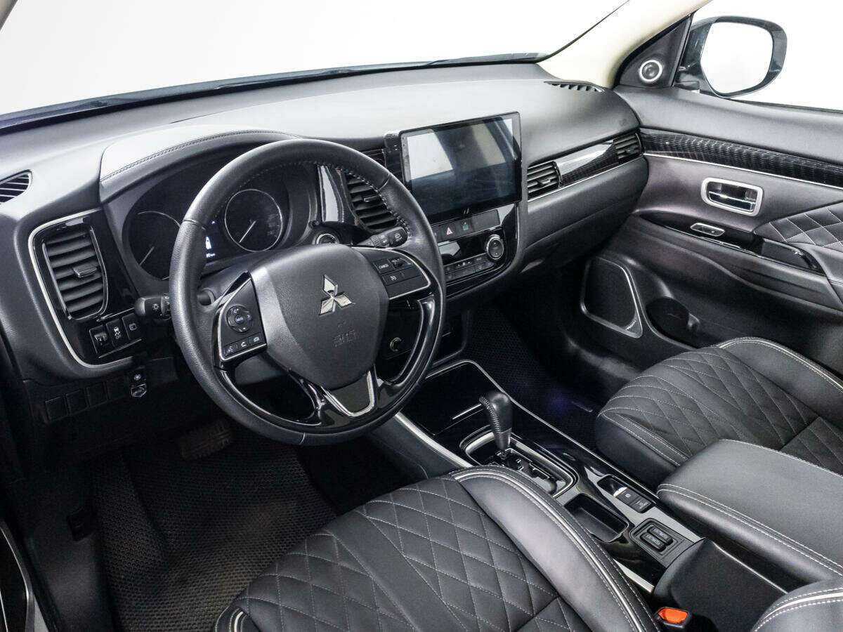 Mitsubishi Outlander с пробегом — 2022 год. Фото: #9