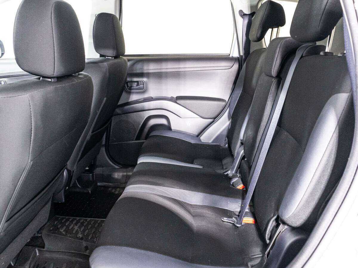 Mitsubishi Outlander с пробегом — 2010 год. Фото: #9
