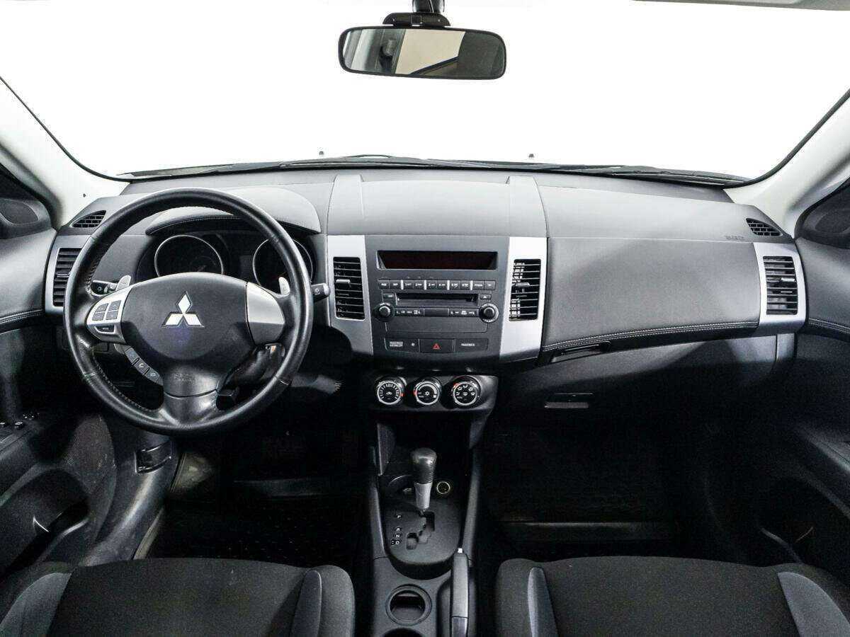 Mitsubishi Outlander с пробегом — 2010 год. Фото: #12