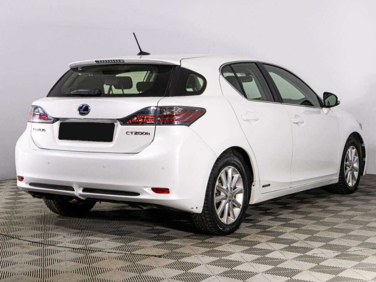 Lexus CT с пробегом — 2012 год. Фото: #4