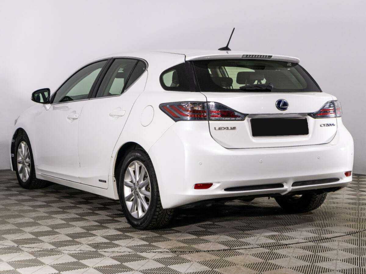 Lexus CT с пробегом — 2012 год. Фото: #6