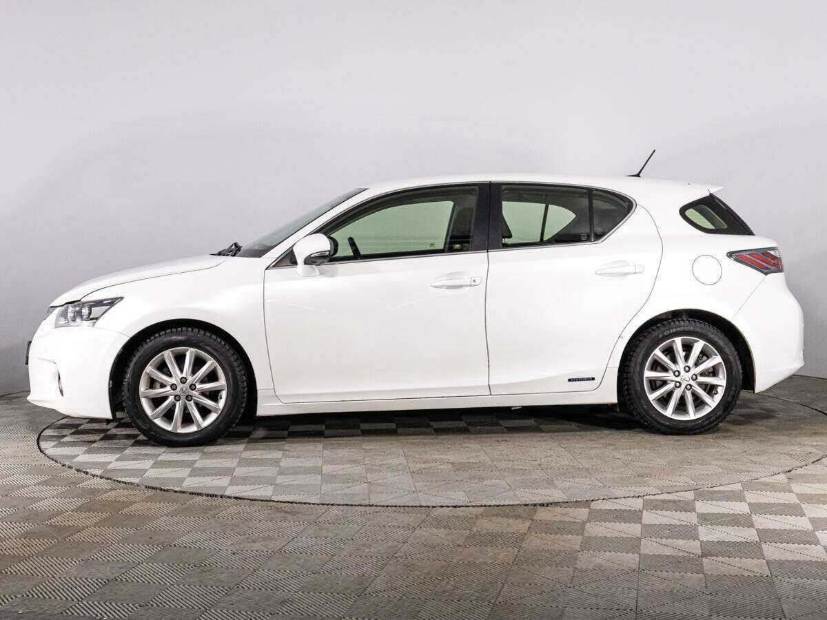 Lexus CT с пробегом — 2012 год. Фото: #7