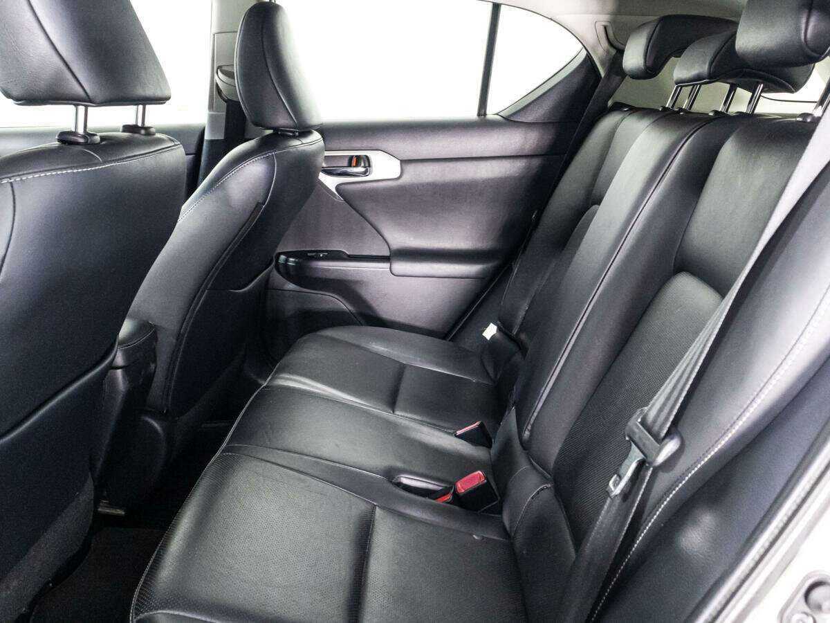 Lexus CT с пробегом — 2012 год. Фото: #9