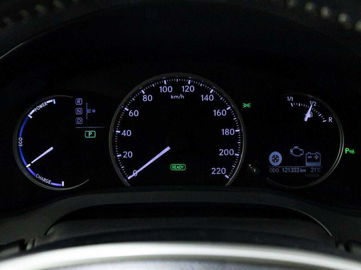 Lexus CT с пробегом — 2012 год. Фото: #11