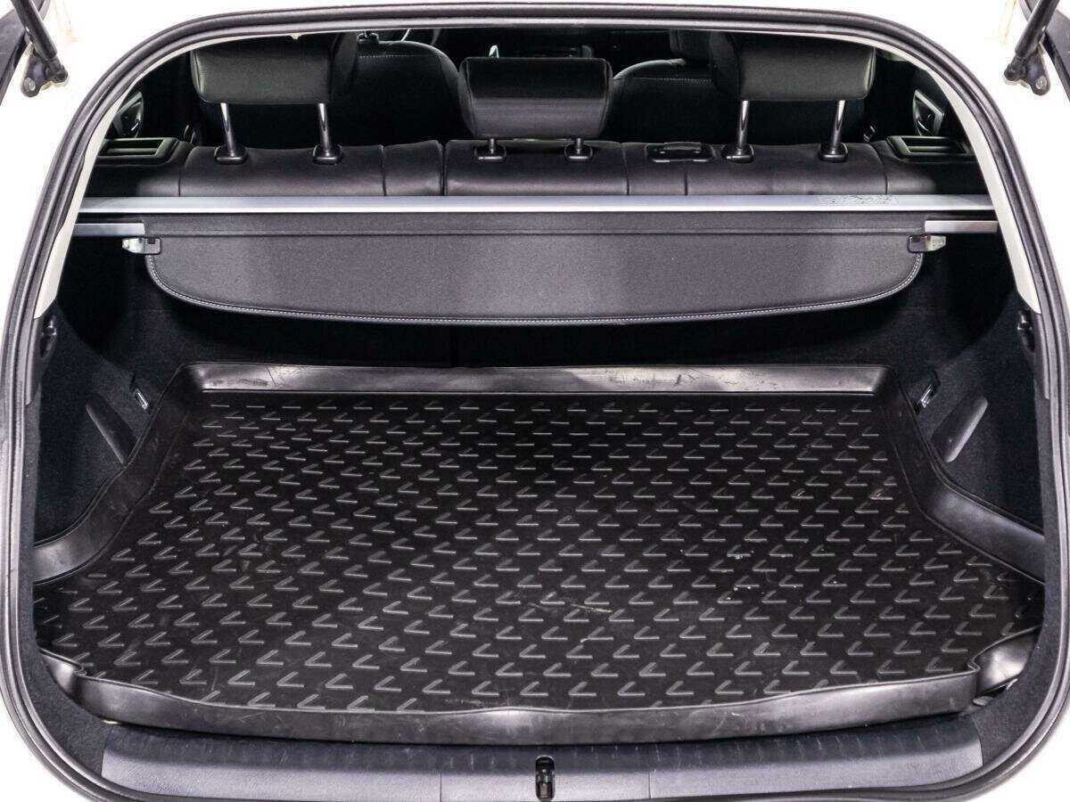 Lexus CT с пробегом — 2012 год. Фото: #14