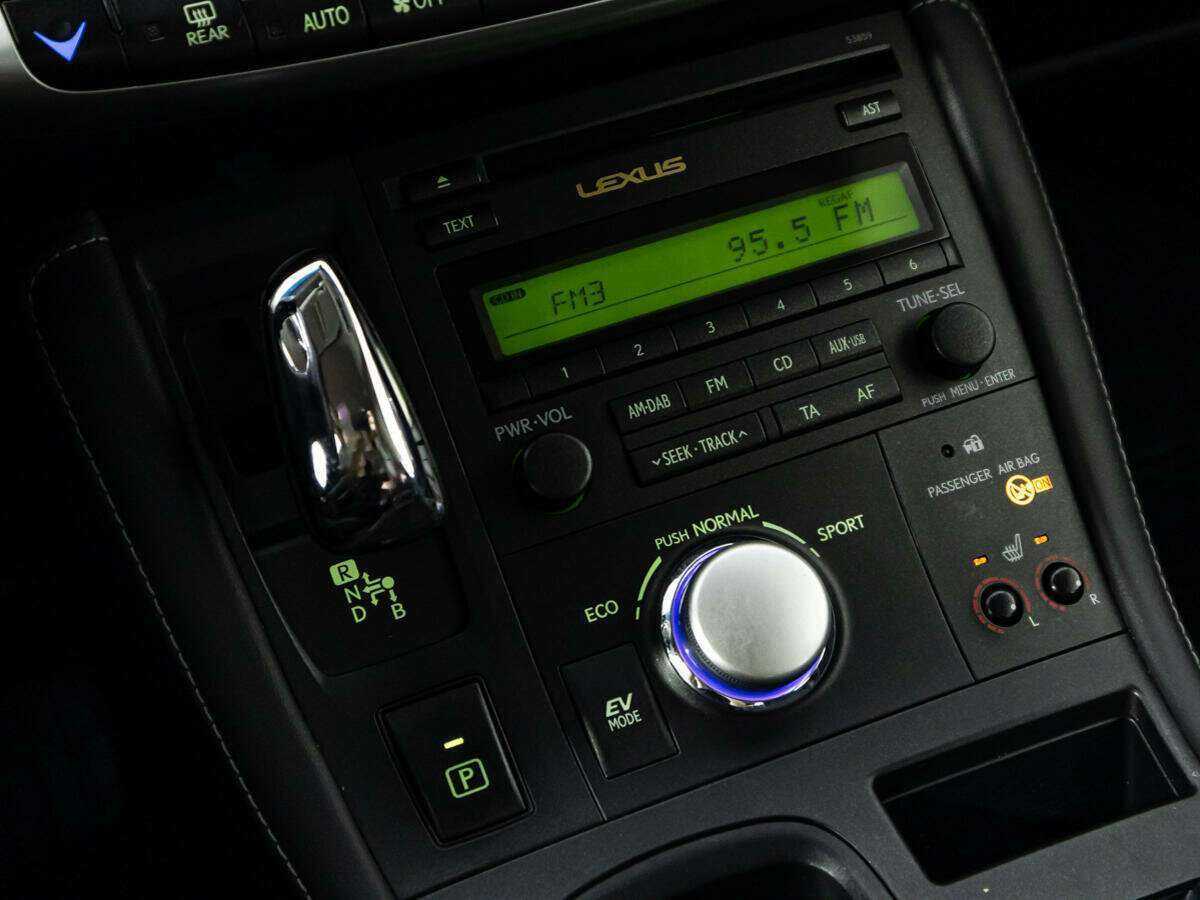 Lexus CT с пробегом — 2012 год. Фото: #15