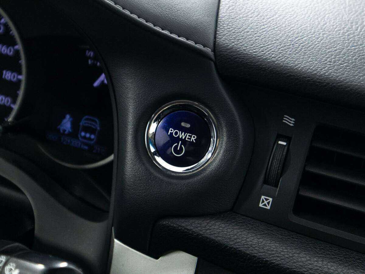 Lexus CT с пробегом — 2012 год. Фото: #17