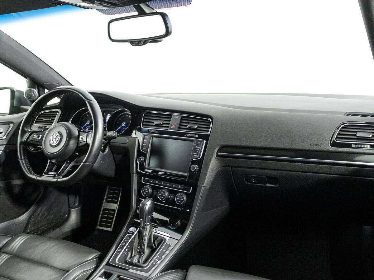 Volkswagen Golf R с пробегом — 2014 год. Фото: #8