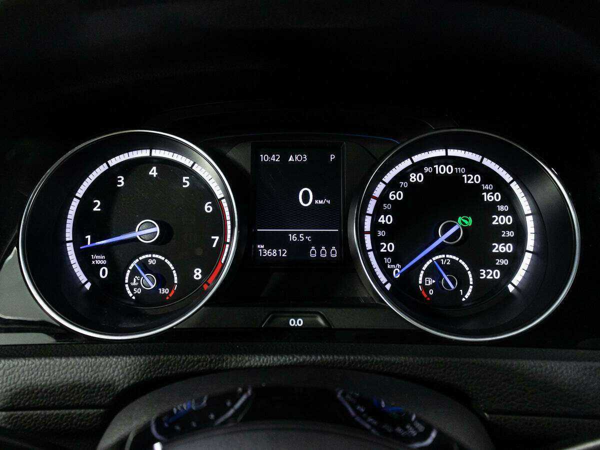 Volkswagen Golf R с пробегом — 2014 год. Фото: #11