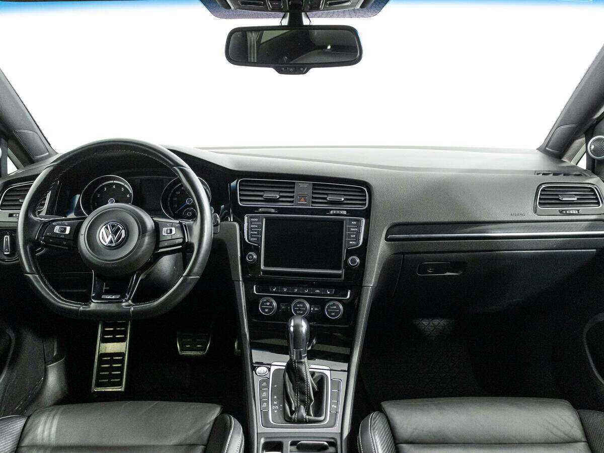 Volkswagen Golf R с пробегом — 2014 год. Фото: #12