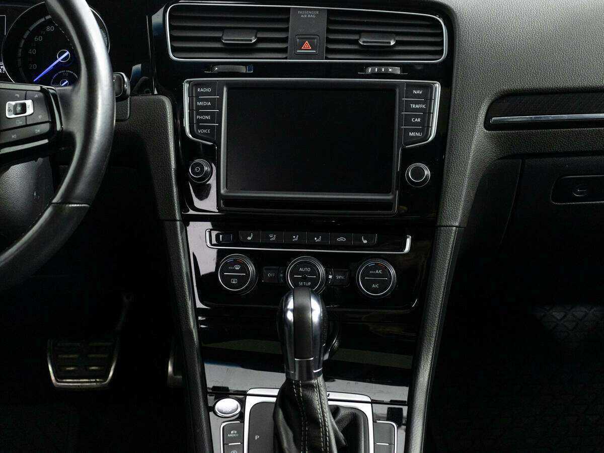 Volkswagen Golf R с пробегом — 2014 год. Фото: #13