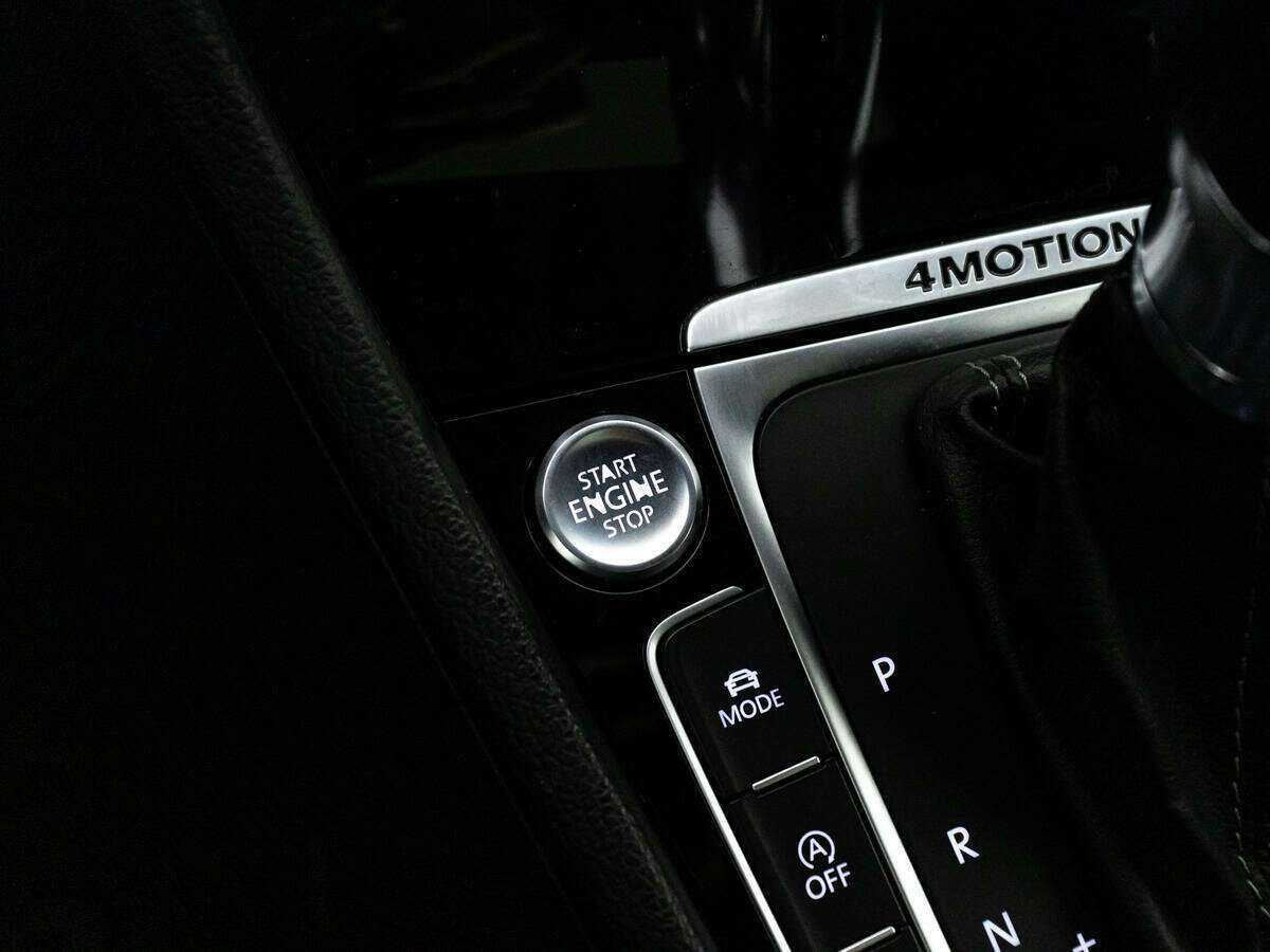 Volkswagen Golf R с пробегом — 2014 год. Фото: #16