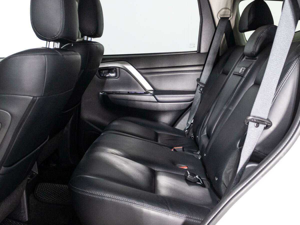 Mitsubishi Pajero Sport с пробегом — 2022 год. Фото: #9