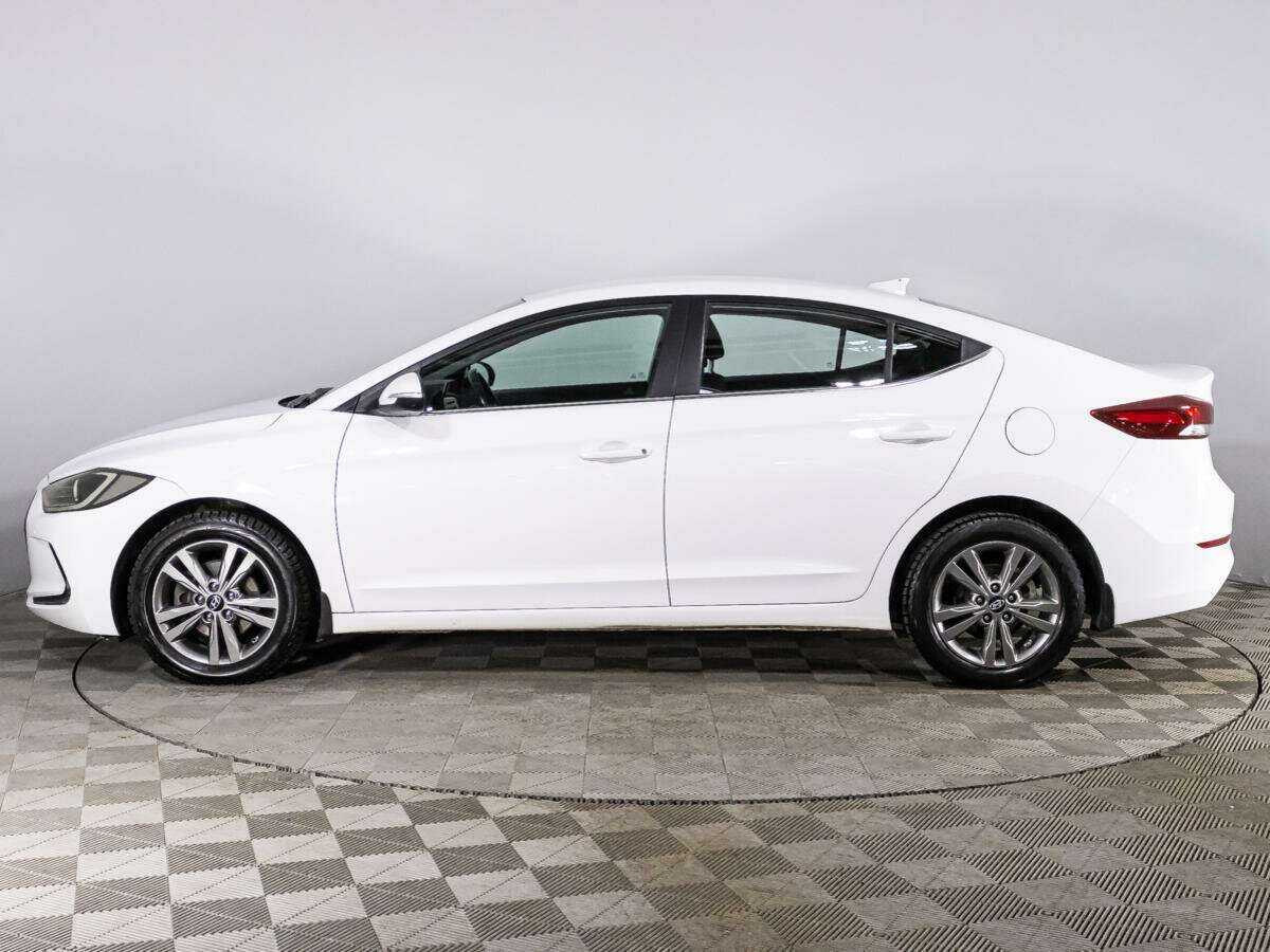 Hyundai Elantra с пробегом — 2017 год. Фото: #7