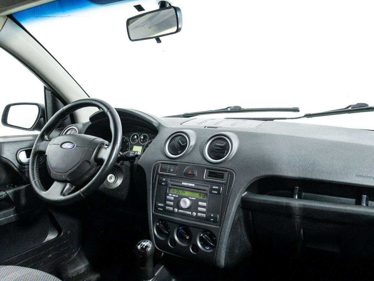 Ford Fusion с пробегом — 2006 год. Фото: #8