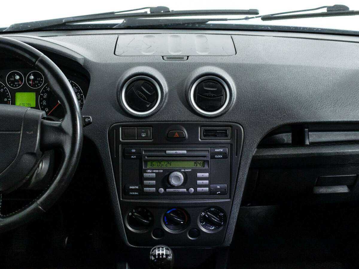 Ford Fusion с пробегом — 2006 год. Фото: #13