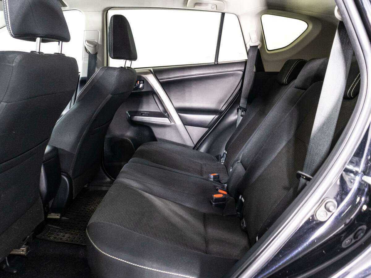 Toyota RAV4 с пробегом — 2018 год. Фото: #9