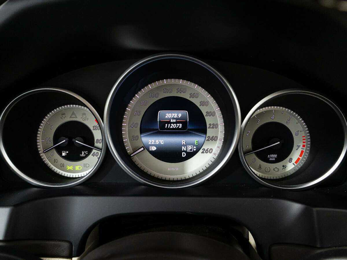 Mercedes-Benz E-Класс с пробегом — 2015 год. Фото: #11