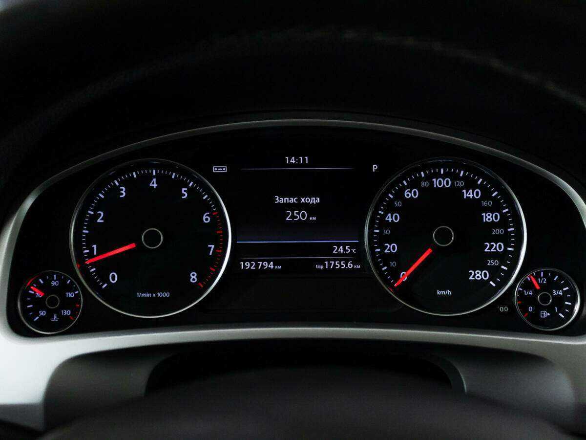 Volkswagen Touareg с пробегом — 2015 год. Фото: #9