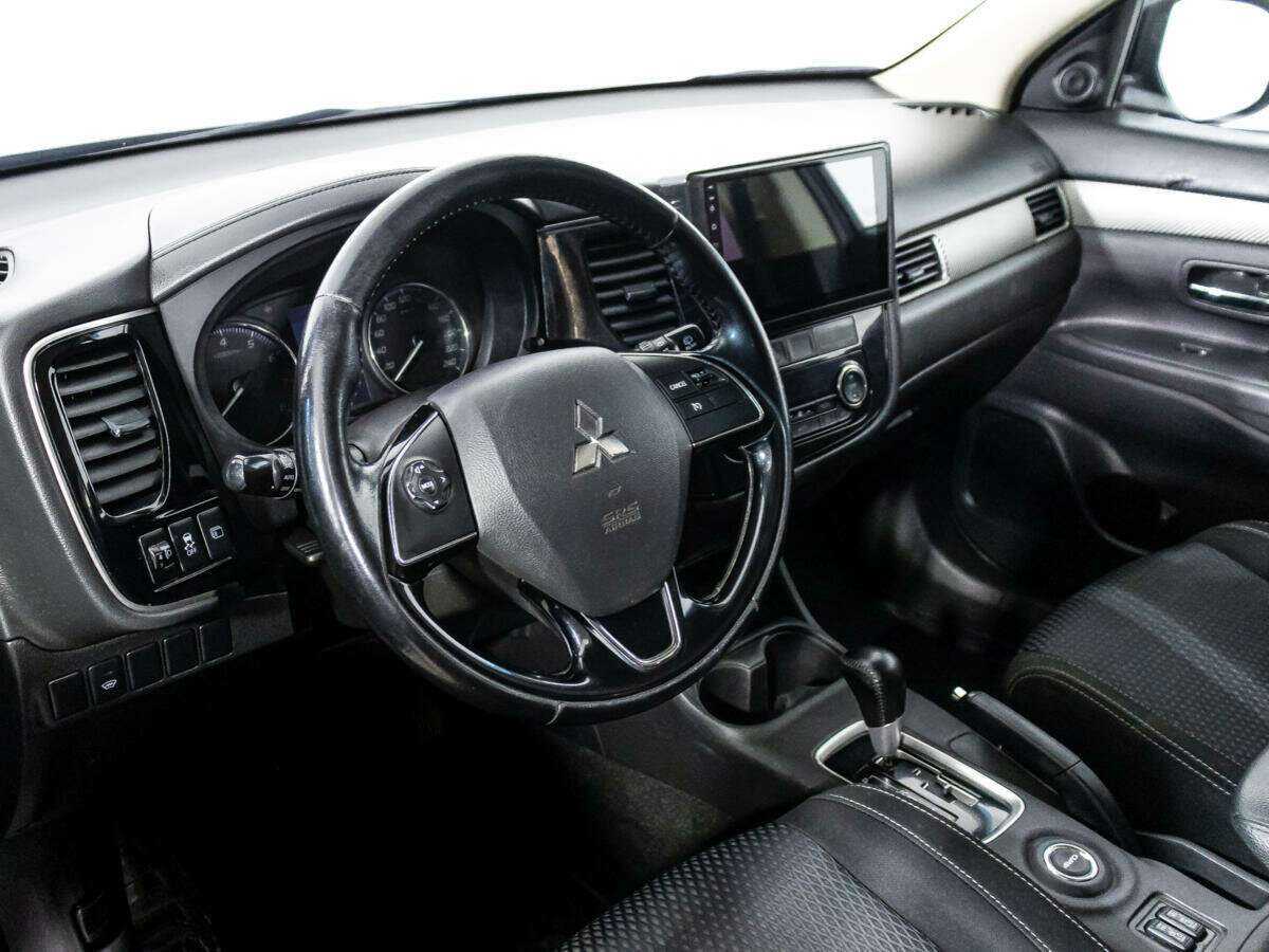 Mitsubishi Outlander с пробегом — 2016 год. Фото: #10