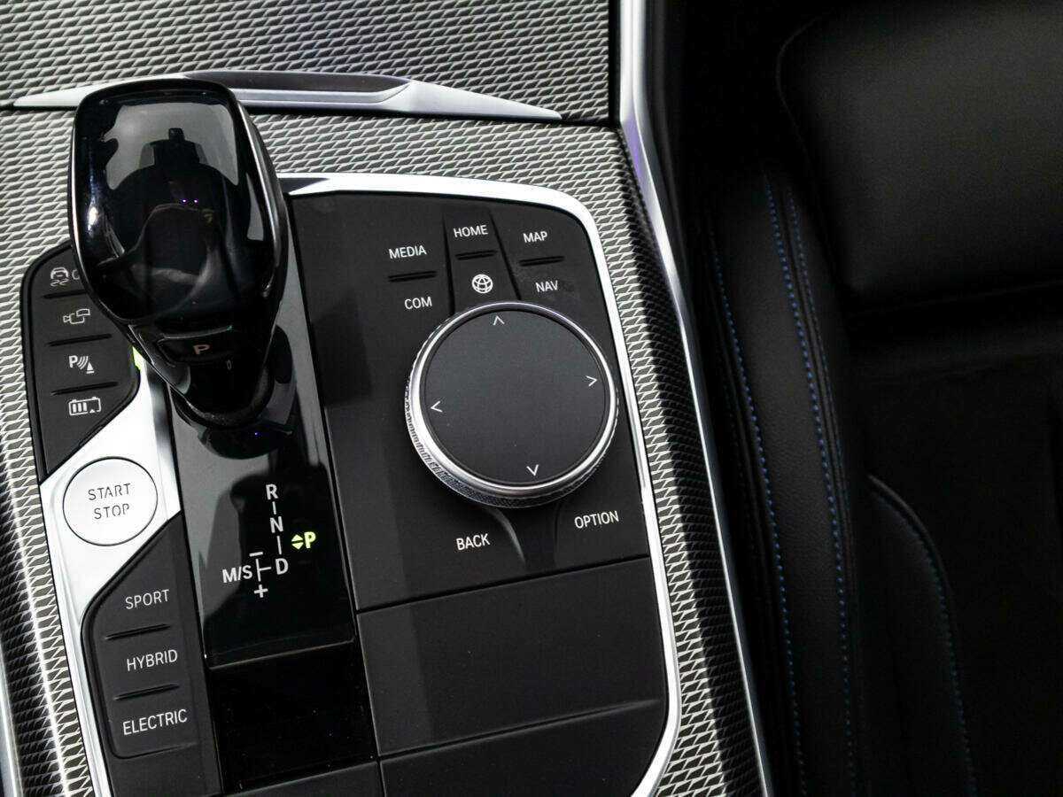 BMW 3 серии с пробегом — 2020 год. Фото: #17