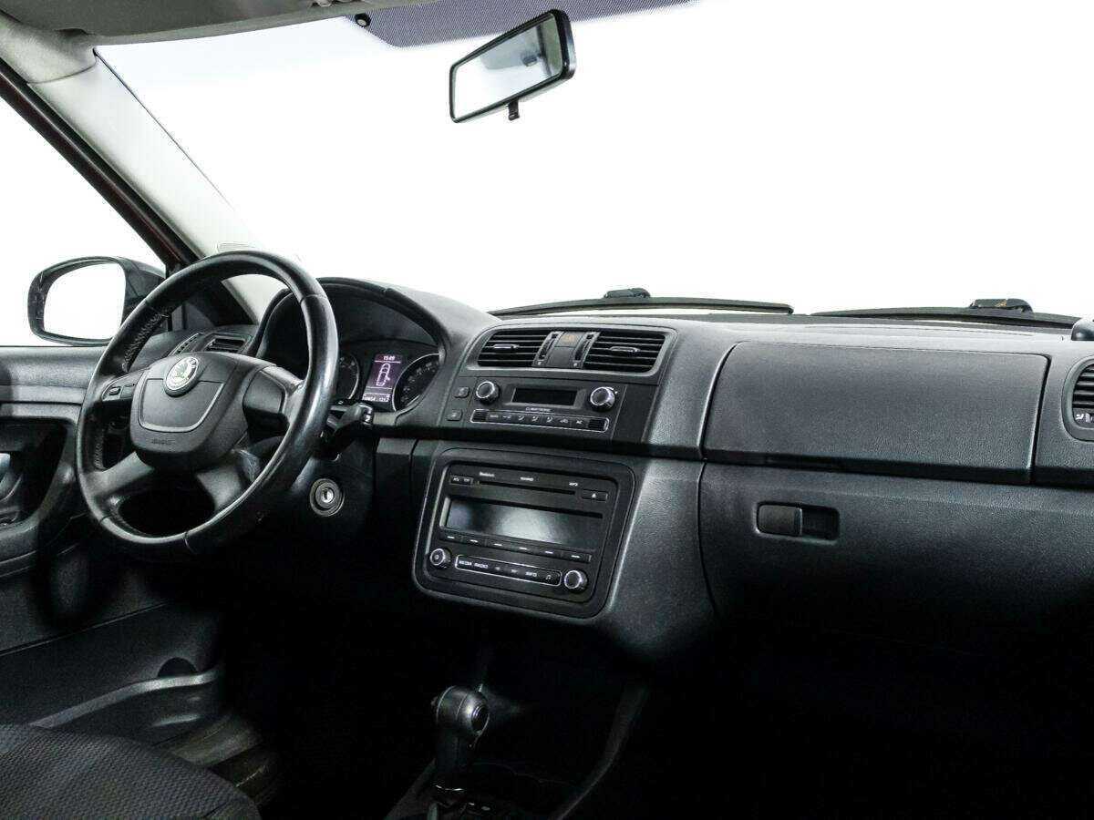 Skoda Fabia с пробегом — 2011 год. Фото: #7