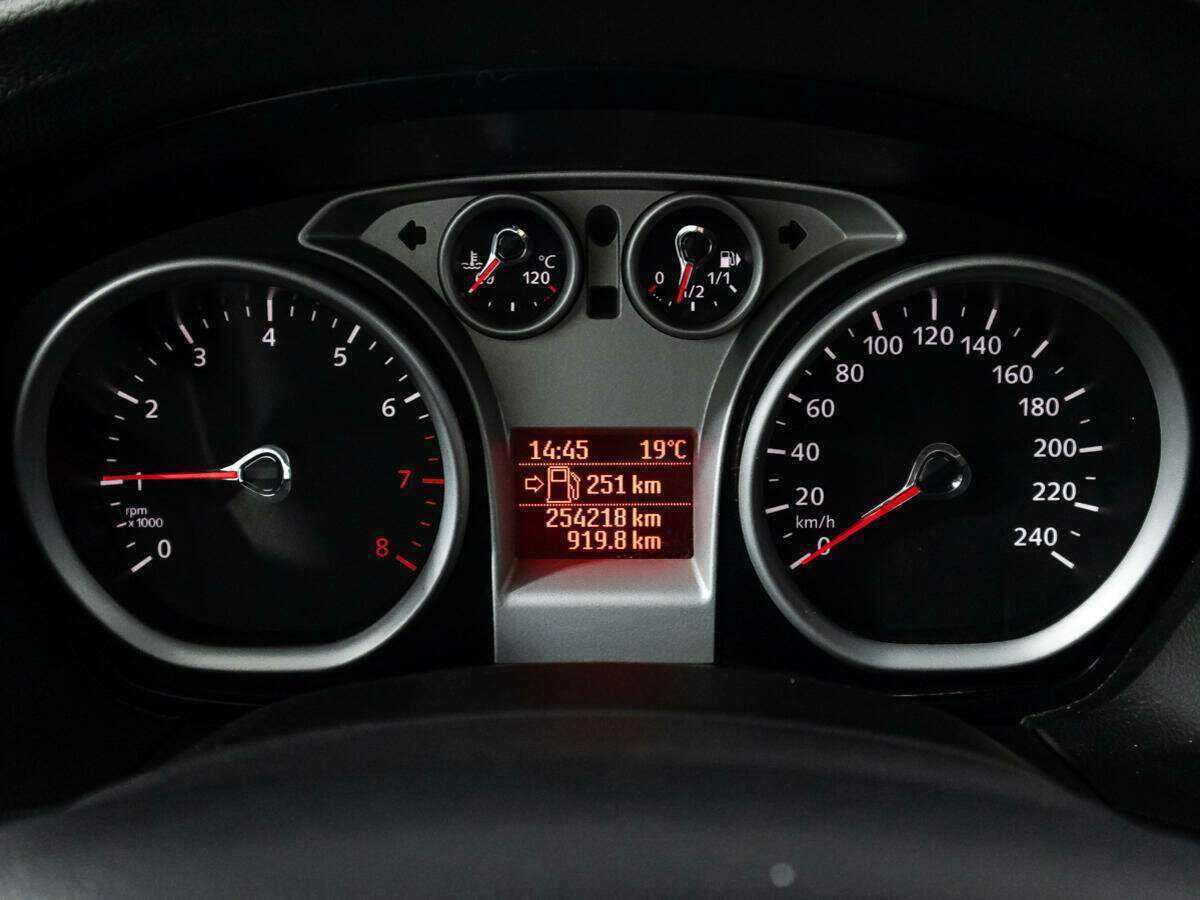 Ford Focus с пробегом — 2011 год. Фото: #11