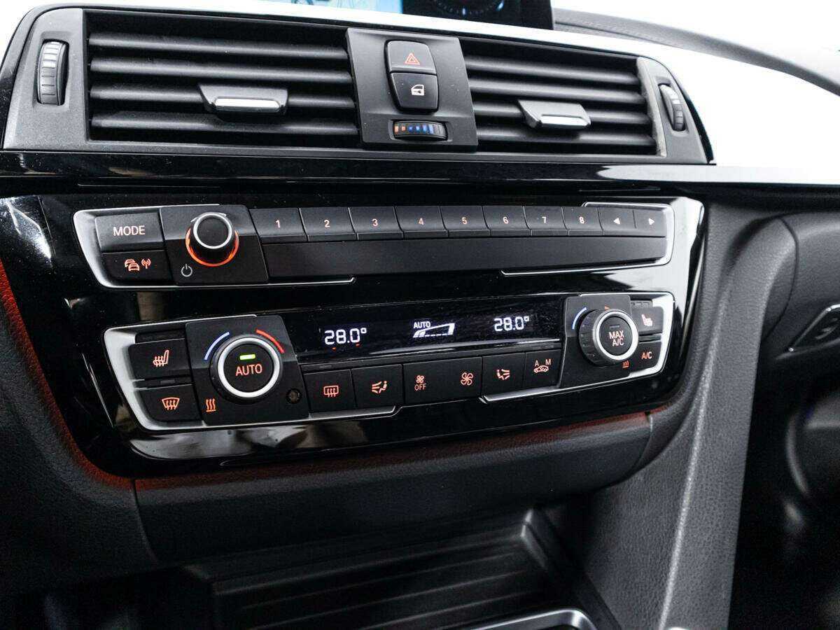 BMW 3 серии с пробегом — 2018 год. Фото: #15