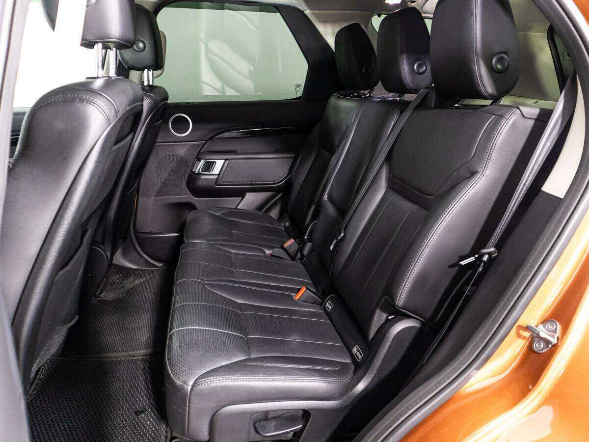 Land Rover Discovery с пробегом — 2017 год. Фото: #9