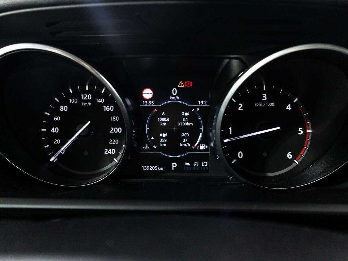 Land Rover Discovery с пробегом — 2017 год. Фото: #11