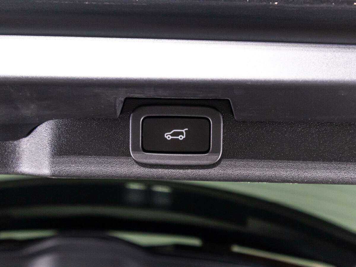 Land Rover Discovery с пробегом — 2017 год. Фото: #15