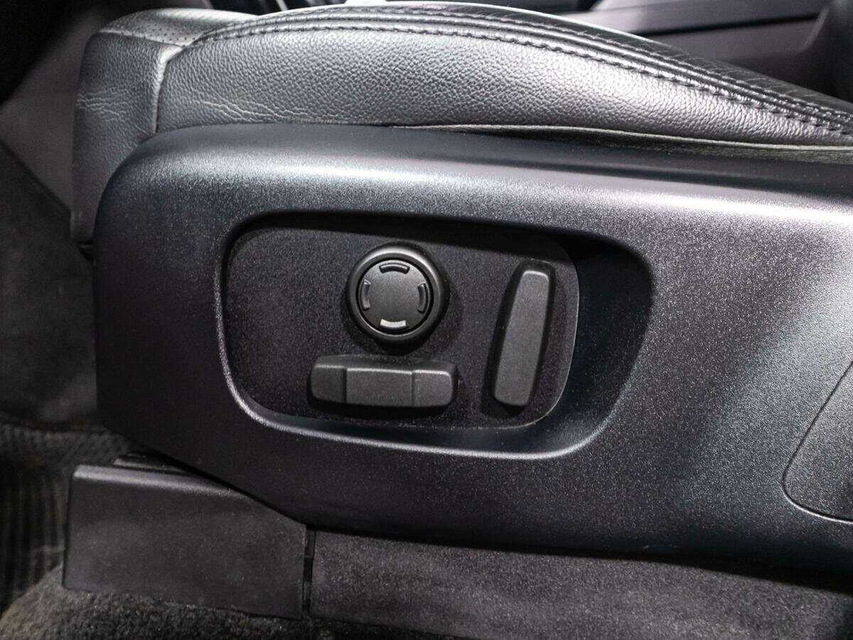 Land Rover Discovery с пробегом — 2017 год. Фото: #16