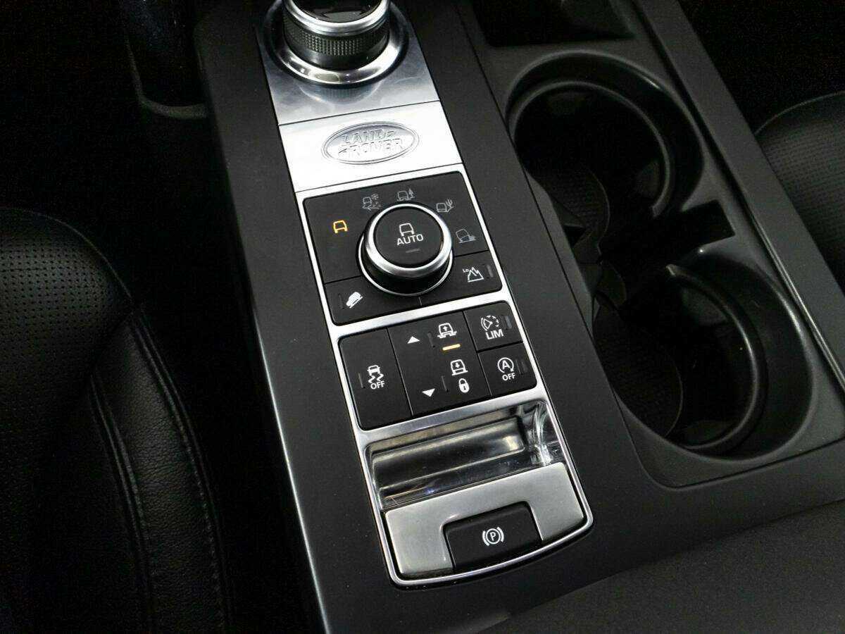 Land Rover Discovery с пробегом — 2017 год. Фото: #18