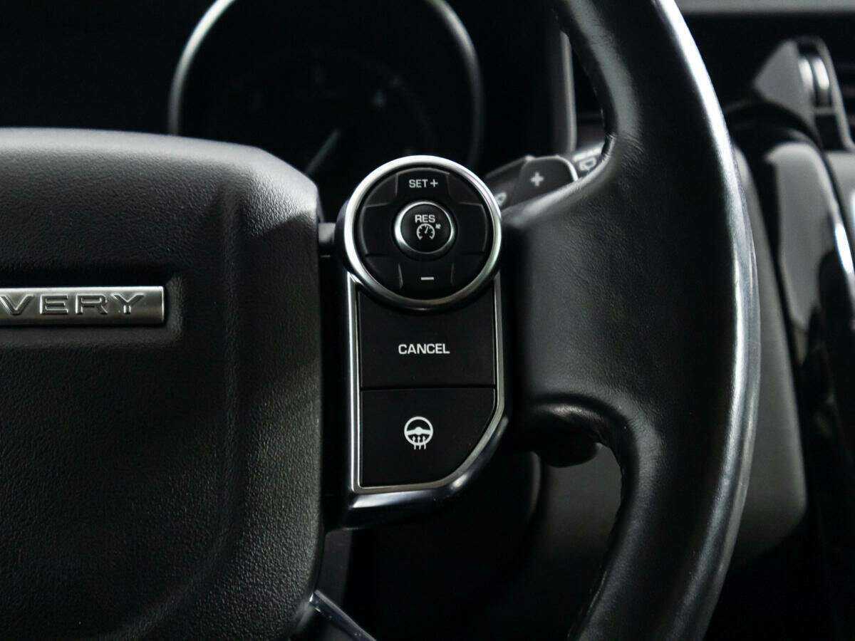 Land Rover Discovery с пробегом — 2017 год. Фото: #22