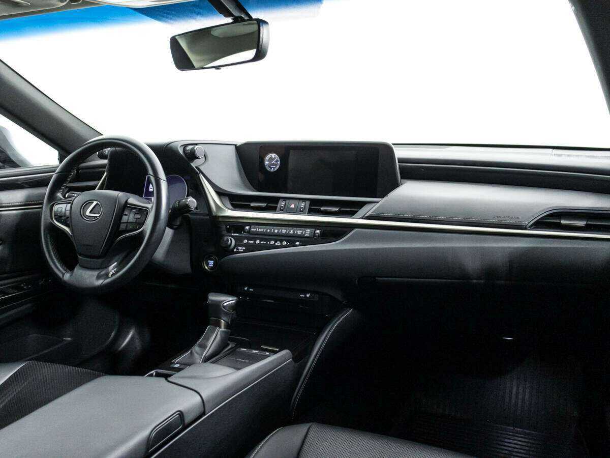 Lexus ES с пробегом — 2019 год. Фото: #8