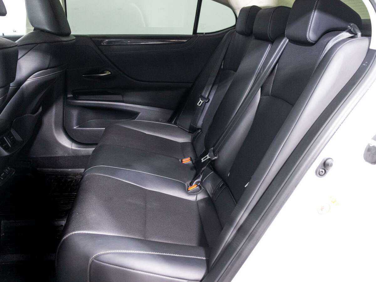 Lexus ES с пробегом — 2019 год. Фото: #9