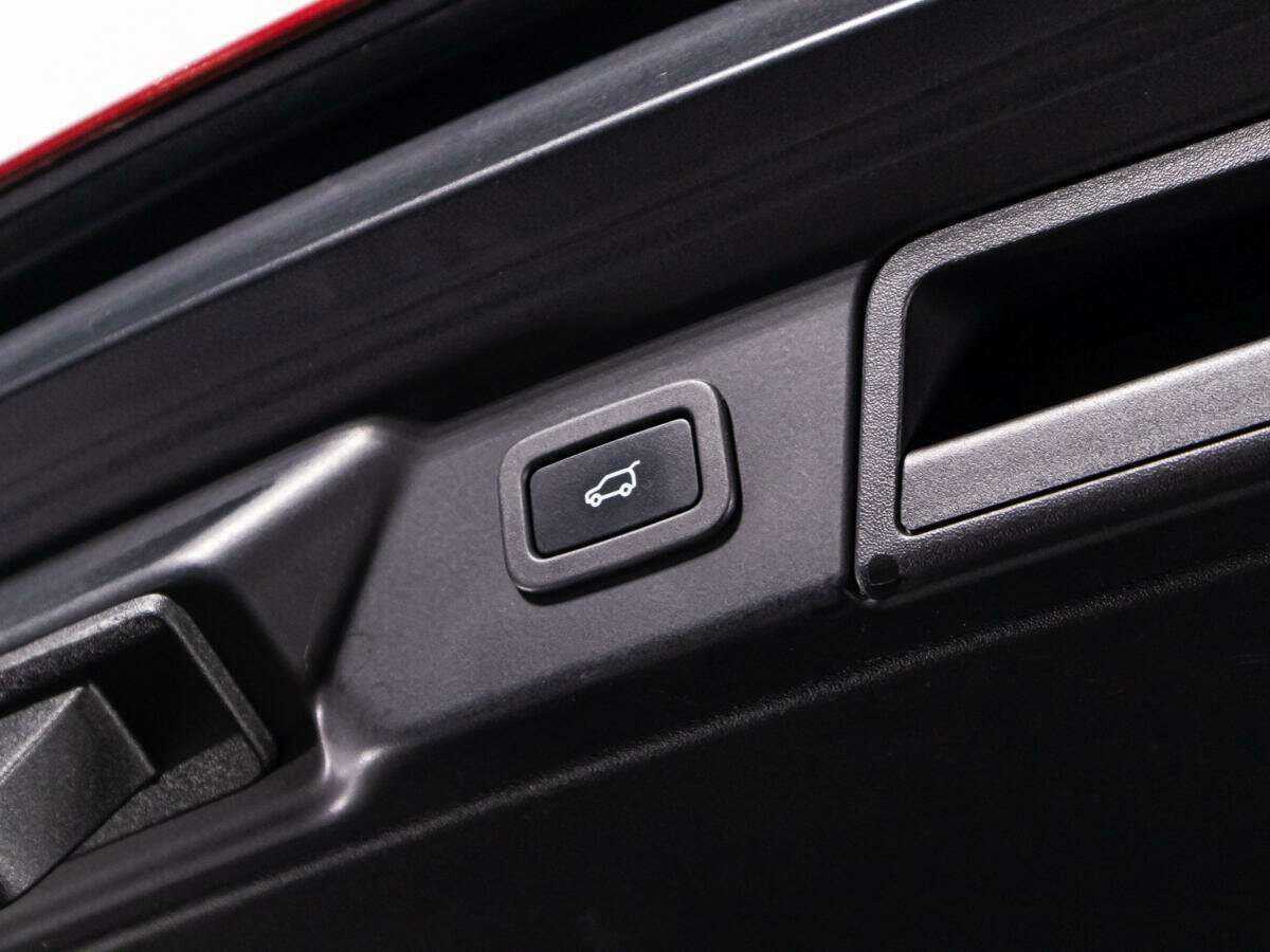 Land Rover Range Rover Velar с пробегом — 2018 год. Фото: #13