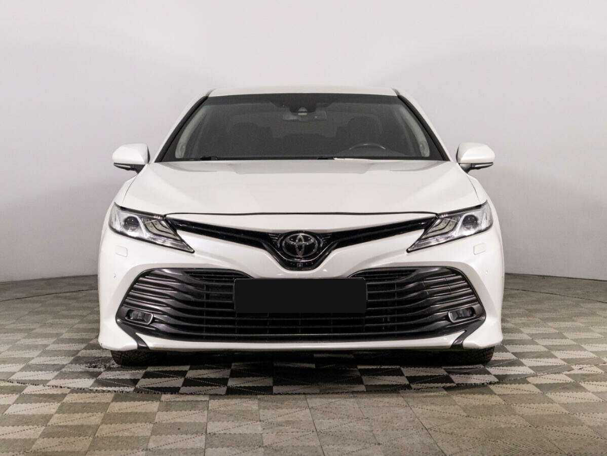 Toyota Camry с пробегом — 2018 год. Фото: #1