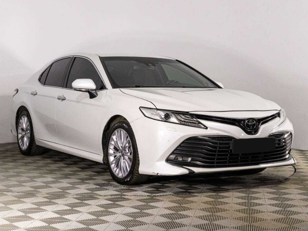 Toyota Camry с пробегом — 2018 год. Фото: #2