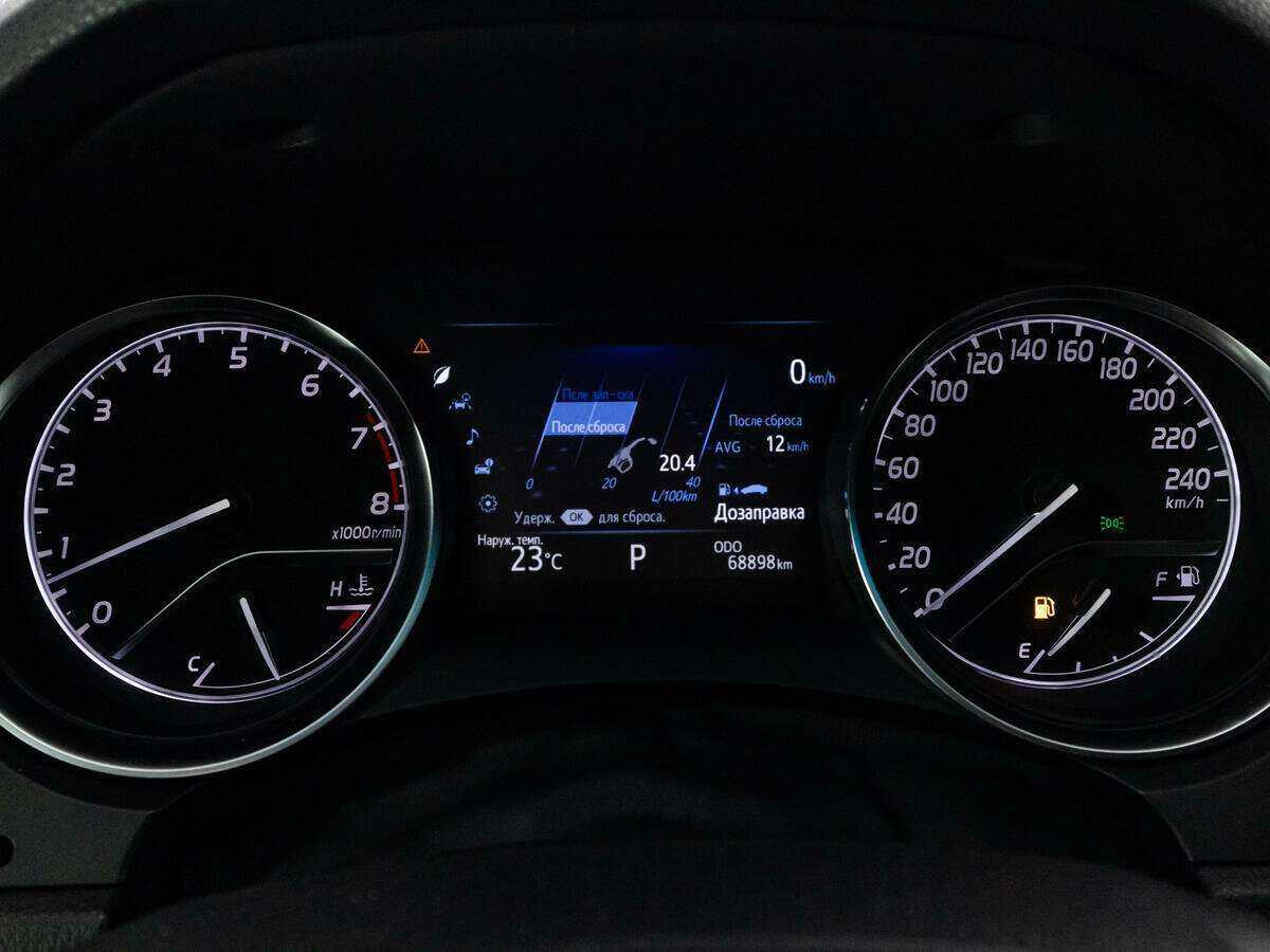 Toyota Camry с пробегом — 2018 год. Фото: #11